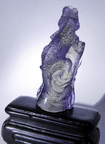 iolite carved chameleon