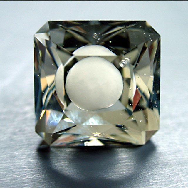 glass with unique spherical inclusion